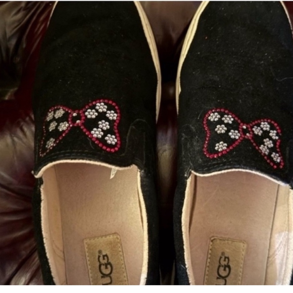 Ugg - Picture 3 of 4